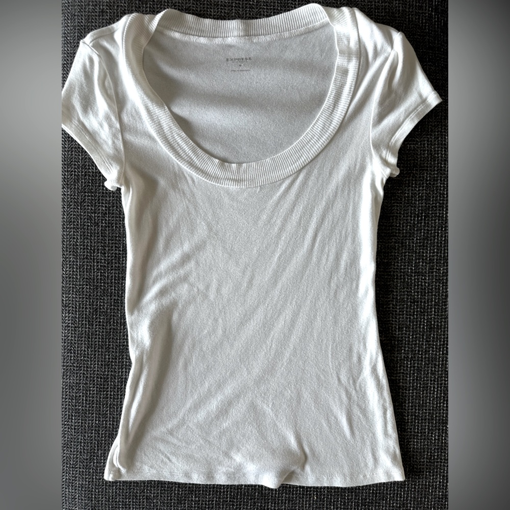White scoop neck short sleeve Express shirt